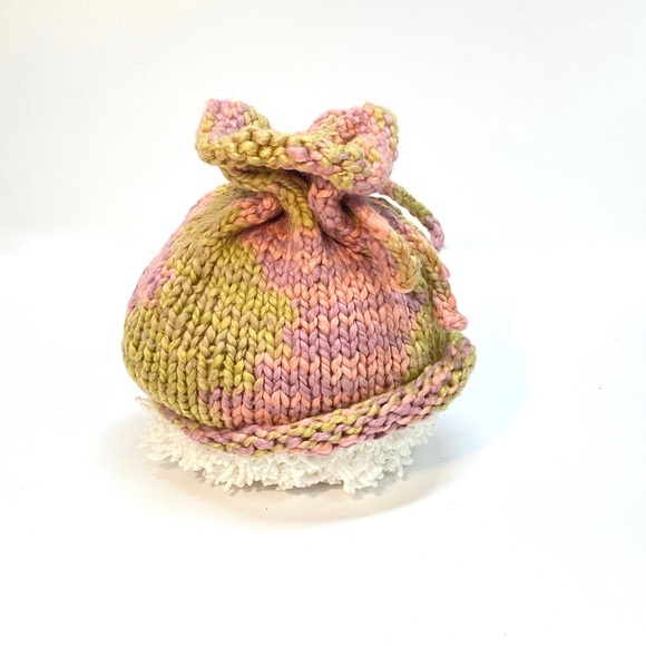 NWT Hand Knit Newborn Funnel Hat with Bow Tie in Organic Cotton Size Newborn - Picture 4 of 6